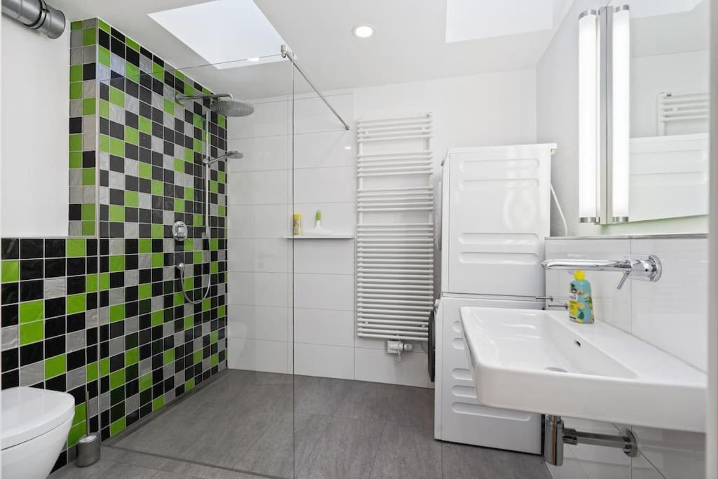 Modernes Loft - Hochwertig, Zentral & Seenaehe Friedrichshafen Bagian luar foto